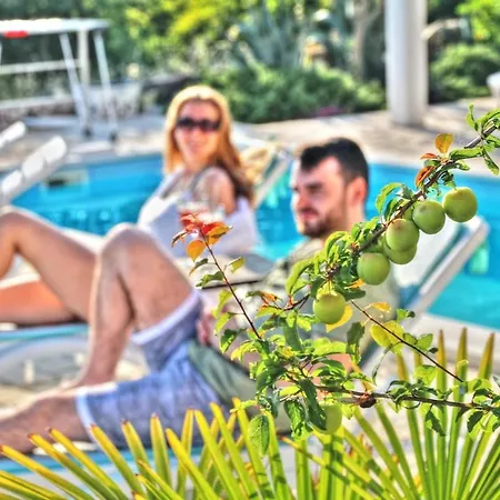 Oleander Romantic For 2 People With Pool